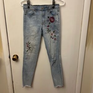 Aeropostale Women’s Jeans Floral Embroidery Size 4